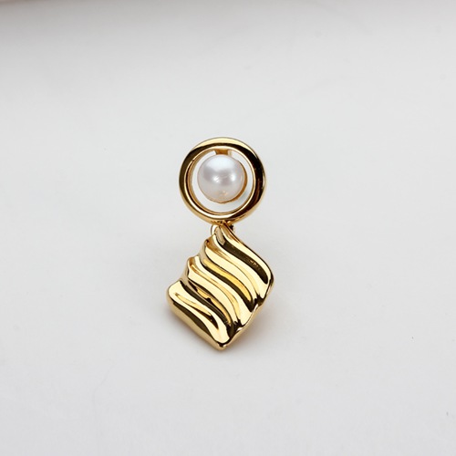 Freshwater pearl silver geometric stud earrings