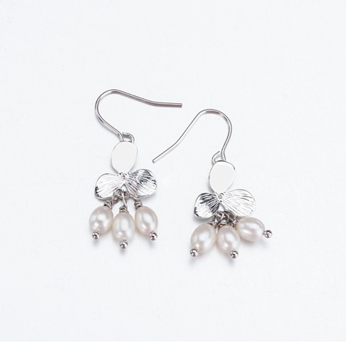Sterling silver pearl cluster clover hook earrings